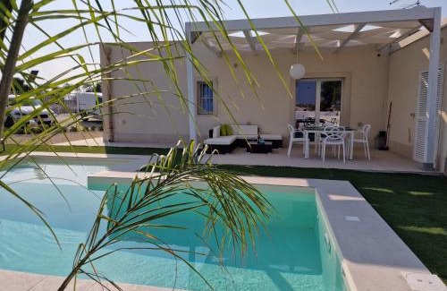 Brucoli Villa | Villa Elisia - villetta con piscina privata