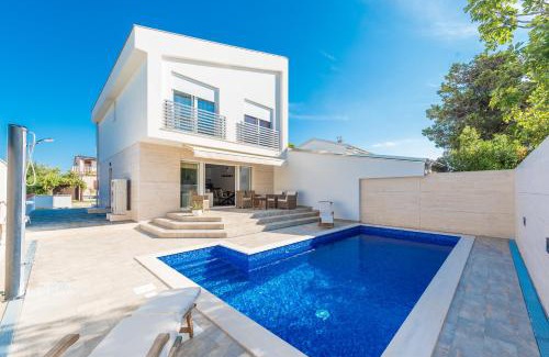 Nin Villa | Villa Ema with heated saltwater pool, sauna and private gym - by TA Leut Agency