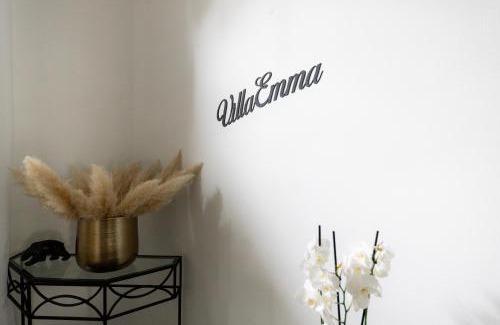 Chatellerault House | Villa Emma , maison classée 3 étoiles au centre de tout avec jardin clos à Châtellerault, à 20 mn Futuroscope&Aquascope