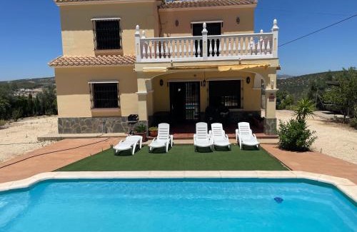 Villanueva del Trabuco Villa | Villa en lo alto del monte