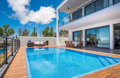Prazeres House | Villa Enjoy - The Name Says it All