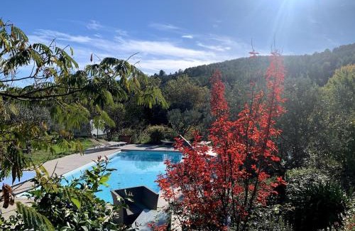 Berlou House | Villa Et au milieu coule un ruisseau - Piscine, jacuzzi privé, boulodrome