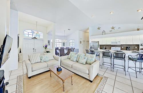 Yacht Club House | Villa Euphoria