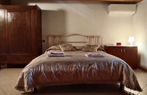 San Faustino-Madonnina-Quattroville Bed & Breakfast | VILLA FABIOLA - GANACETO SOLO AFFITTI BREVI ITALIA