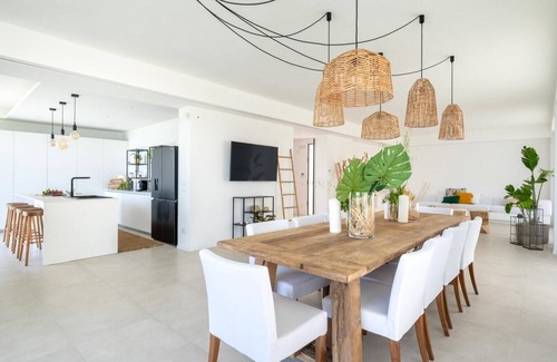 Arenella Villa | Villa Finestrella, Seafront with pool