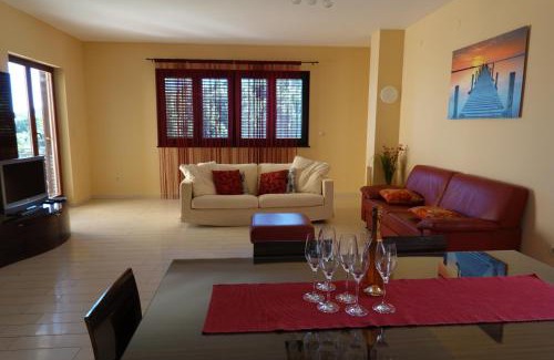 Ika Apartment | Villa Flora