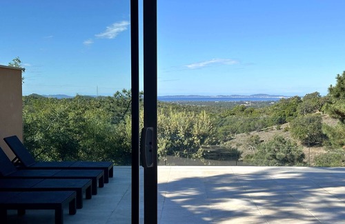 La Londe-les-Maures House | Villa for 12 people with heated pool, overlooking hills and sea