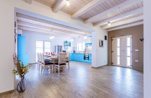 Muzini Villa | Villa for 10 people with pool and hydromassage