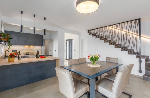 Montizana Villa | Villa for 4-6 people, pool, loungers, garden, panoramic sea view