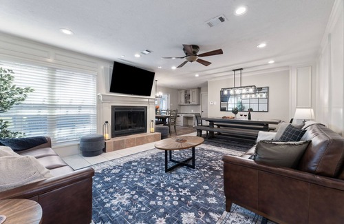 Tomball House | Villa for 50 ppl-Pool & Private Cinema