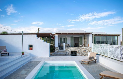 Nea Cryssi Akti Villa | Villa for 6 guests with private pool! In Agia Irini - walking distance to beach!