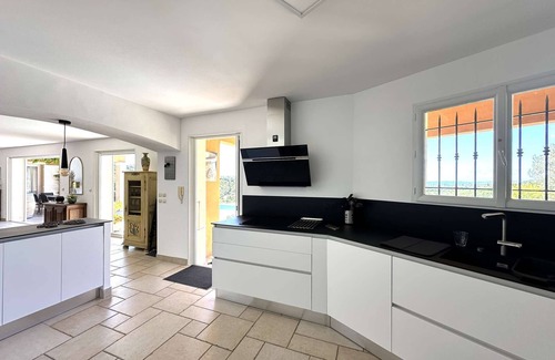 La Londe-les-Maures House | Villa for 8 people with pool and sea view