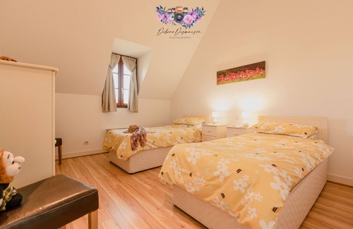 Brantome-en-Perigord Villa | Villa for 1-10 in Dordogne, resto across the lawns and just a stroll to Brantome