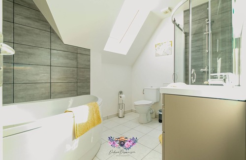 Brantome-en-Perigord Villa | Villa for 1-10 in Dordogne, resto across the lawns and just a stroll to Brantome