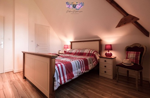 Brantome-en-Perigord Villa | Villa for 1-10 in Dordogne, resto across the lawns and just a stroll to Brantome