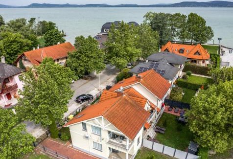 Balatonboglar Apartment | Villa Gabriella - Vízparti