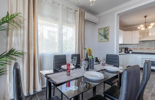 La Canuta Villa | Villa 'Galicia' with Mountain View, Private Pool and Wi-Fi