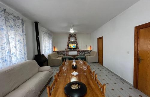 El Caracolero House | Villa Garruchal