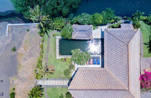 Temukus Villa | Villa Geluk - Luxury Private Beachfront Villa