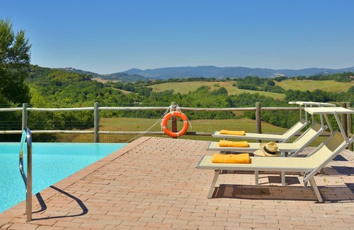 Guardistallo Villa | Villa Ginestra by Fantasia Villas