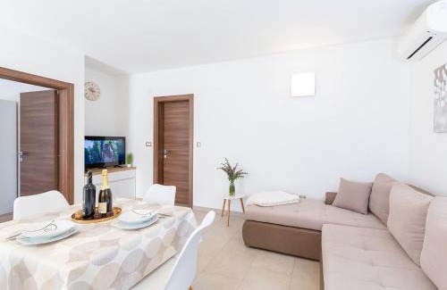 Mugeba Apartment | Villa Gioia apartment with terrace