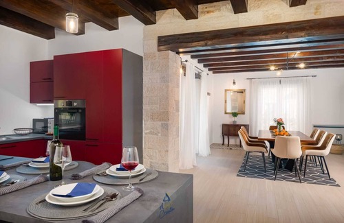 Mofardini Villa | Villa Grado II-Newly renovated 3BD villa for up to 8 with extra large heated pool