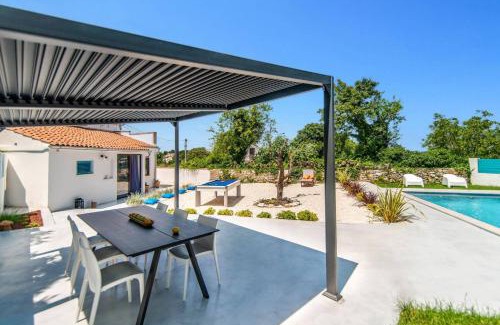 Butkovici Villa | Villa Gravisi by Villa Plus