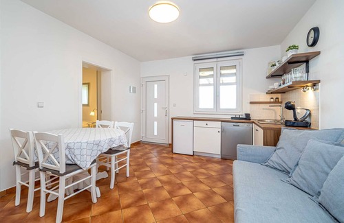 Linardici Apartment | Villa Haya - apartment KAMELIJA with heated pool