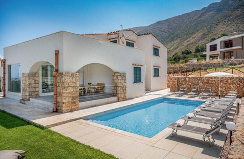 Castellammare del Golfo House | Villa Hemèra, pool and relaxation a few minutes from Scopello