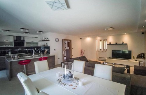 Risika House | Villa Holiday Home Tos