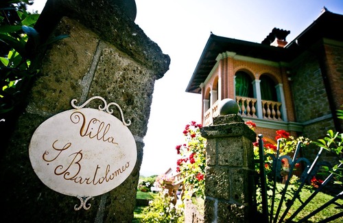 Castel Rigone Villa | Villa holidays in Umbria at Lake Trasimeno on the border with Tuscany
