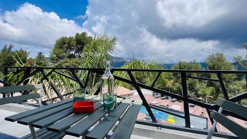 Toulon House | VILLA HOLISTIKA : BED AND BREAKFAST/POOL/AIR CONDITIONING/MONT FARON TOULON
