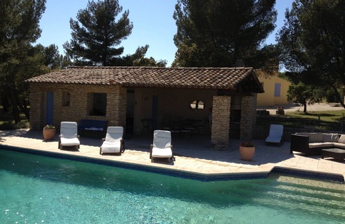 Cabrieres-d'Avignon Villa | Villa in a beautiful setting with views, very quiet. Large fenced property
