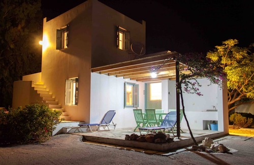 Zefiria Villa | Villa in an oasis of peace close to the most beautiful beaches and all Milos services