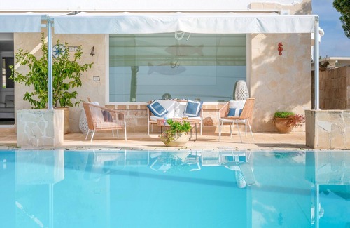 Santa Maria al Bagno Villa | Villa in Santa Maria Al Bagno with 5 bedrooms sleeps 10