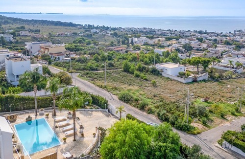 Santa Maria al Bagno Villa | Villa in Santa Maria Al Bagno with 5 bedrooms sleeps 10