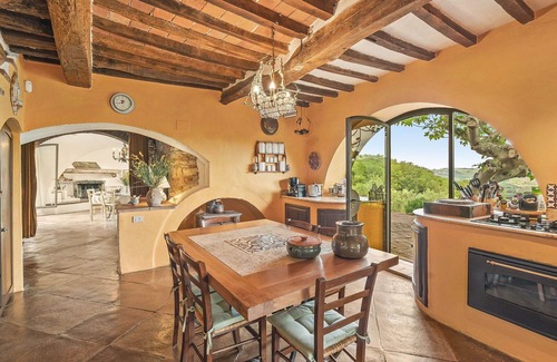 Radda in Chianti Villa | Villa in Lucarelli with 6 bedrooms sleeps 10