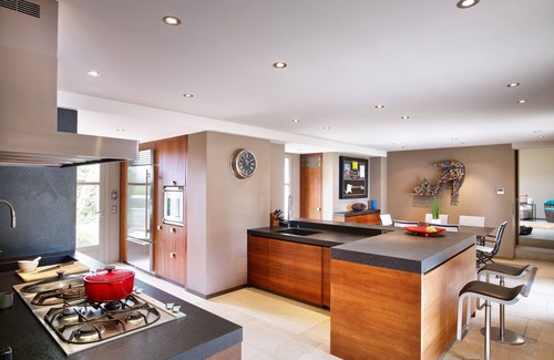 Mougins Villa | Villa in Mougins for short and long term rental. Walk to the international school.