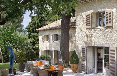 Mougins Villa | Villa in Mougins for short and long term rental. Walk to the international school.