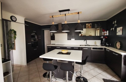 Allan House | Villa in Provencal Drome with open views and pool