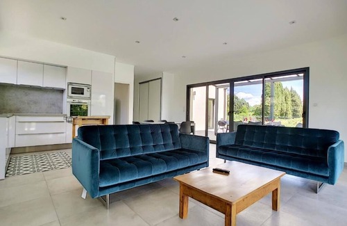 Cabannes Villa | Villa in Provence with private pool + terraces