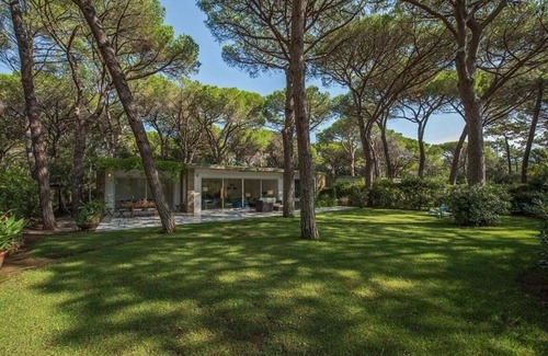 Roccamare Villa | Villa in Roccamare with 5 bedrooms sleeps 10