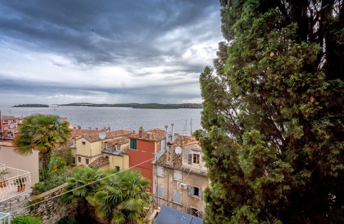 Rovinj Villa | Villa in the old town with spacious rooms, overlooking the sea, old town, pool