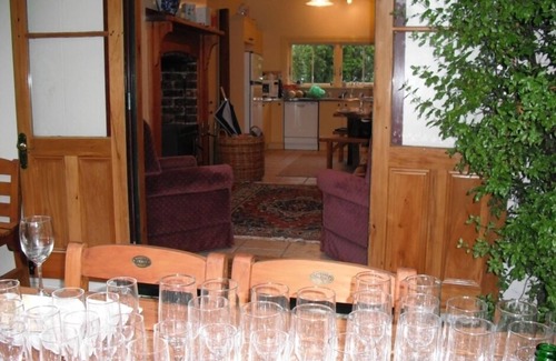 Martinborough House | Villa in the Vines on MB wine trail, 4 bikes, woodfire, heatpump & pet friendly.