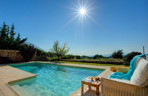 Karavados Villa | Villa 'Ippokampos Ideales Resort' with Sea View, Wi-Fi and Air Conditioning