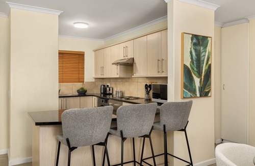 Cape Town Apartment | Villa Italia Getaway, Pool, Gym, Netflix, Wifi