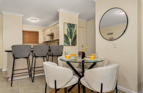 Cape Town Apartment | Villa Italia Getaway, Pool, Gym, Netflix, Wifi