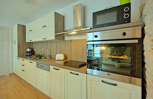 Sajini Villa | Villa Ivka - with Saltwater pool!