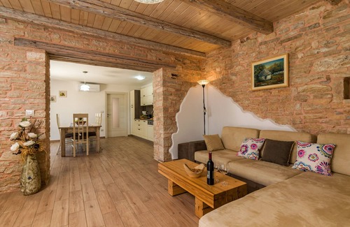 Sajini Villa | Villa Ivka - with Saltwater pool!