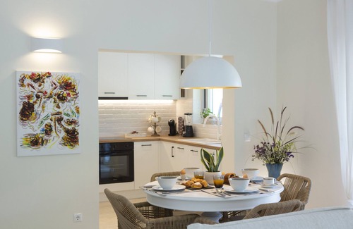 Spanokhorion Villa | Villa Kallisti - private villa with hot tub, large garden, close to the beach